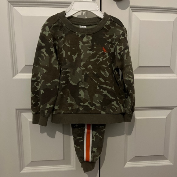 Jogging Suit - Picture 1 of 8